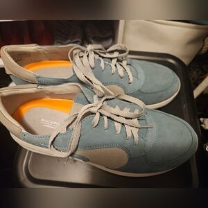 New Rockport sneakers size 9